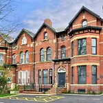 Free Parking - Cosy 2-Br Flat Near Salford Royal