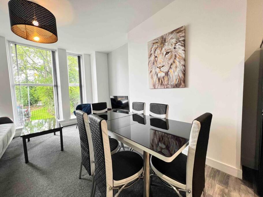Apartment Free Parking - Cosy 2-br Flat Near Salford Royal Manchester